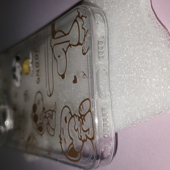 Brand new Apple IPhone 🍎 16 Pro Max Peanuts Snoopy soft Silicone Phone - Picture 4 of 7